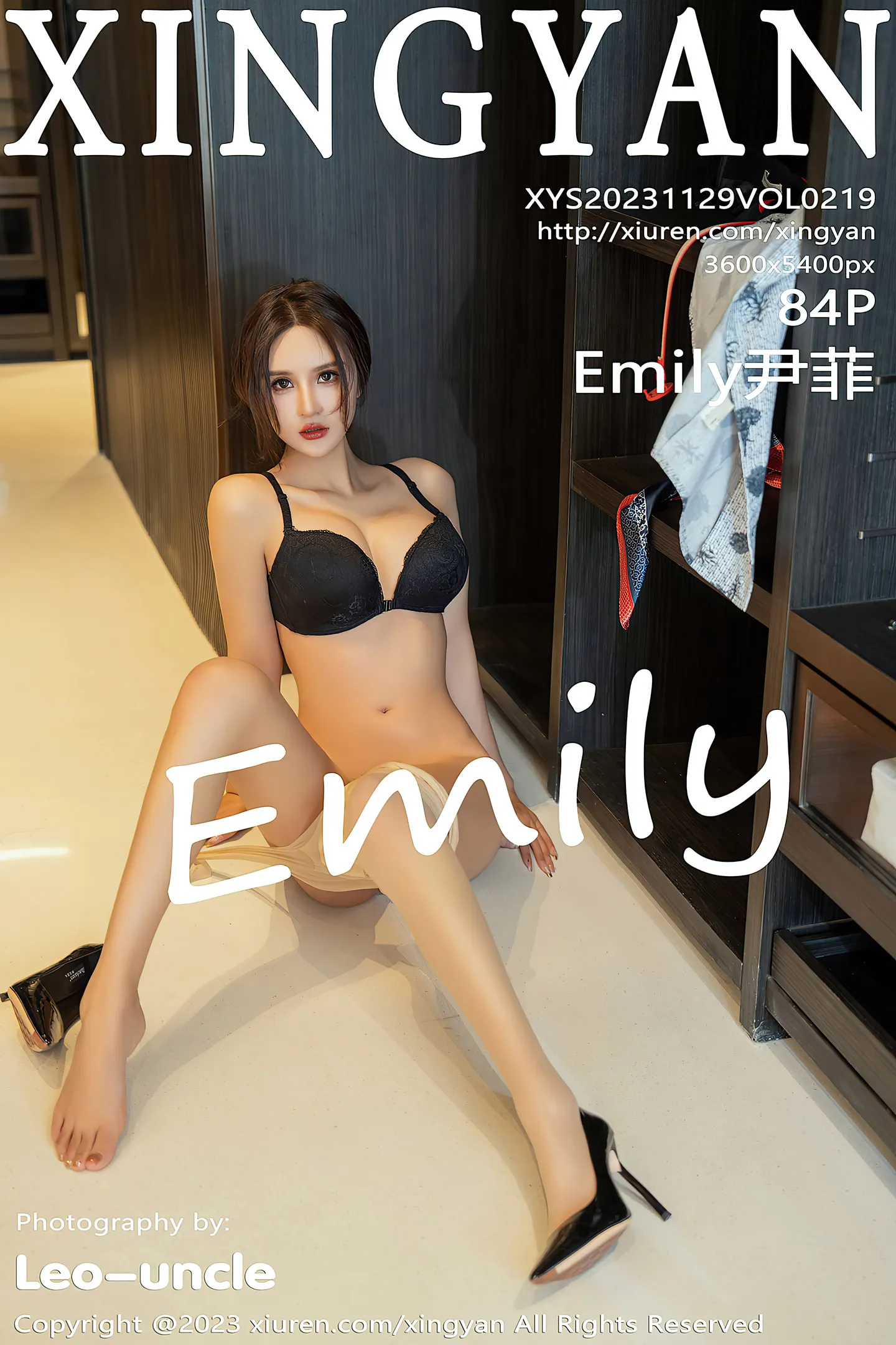 [XINGYAN星颜社]VOL.219_女神Emily尹菲脱空姐制服露性感黑色内衣配超薄肉丝诱惑写真84P-秀人网 - XiuRen.Pro